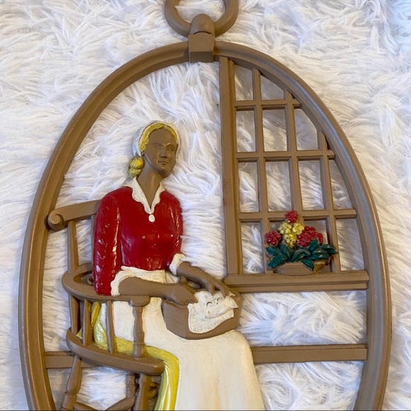 Vintage Syroco Mid-Century Colonial Woman Oval Silhouette Resin Wall Decor - Picture 2 of 6